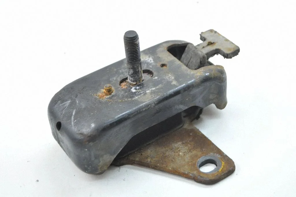 Dzinēja spilvens – Volkswagen Amarok (2010-2020)