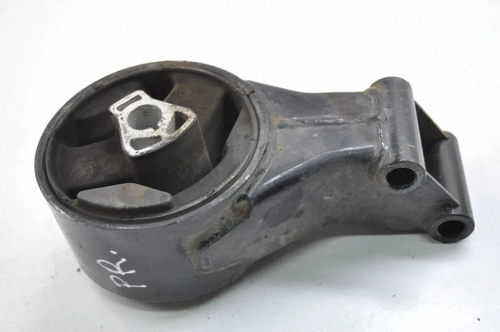 Dzinēja spilvens – Chevrolet Cruze (2009-2016)