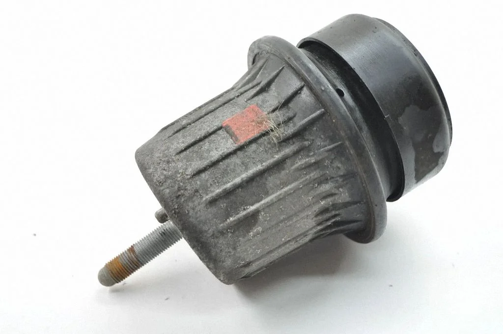 Dzinēja spilvens – labā