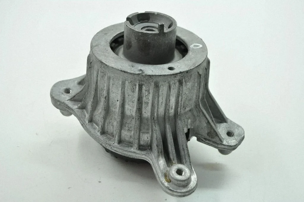 Engine mount bracket – Mercedes-Benz C-Class W205 (2014-2021)