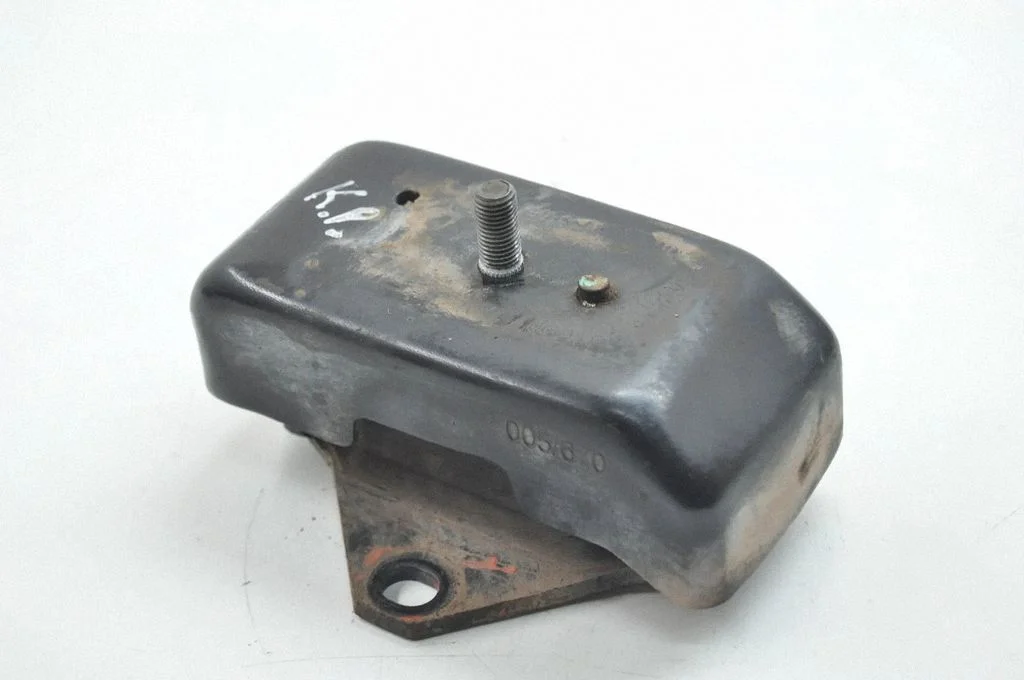 Dzinēja spilvens – Mitsubishi L200 (2006-2014)