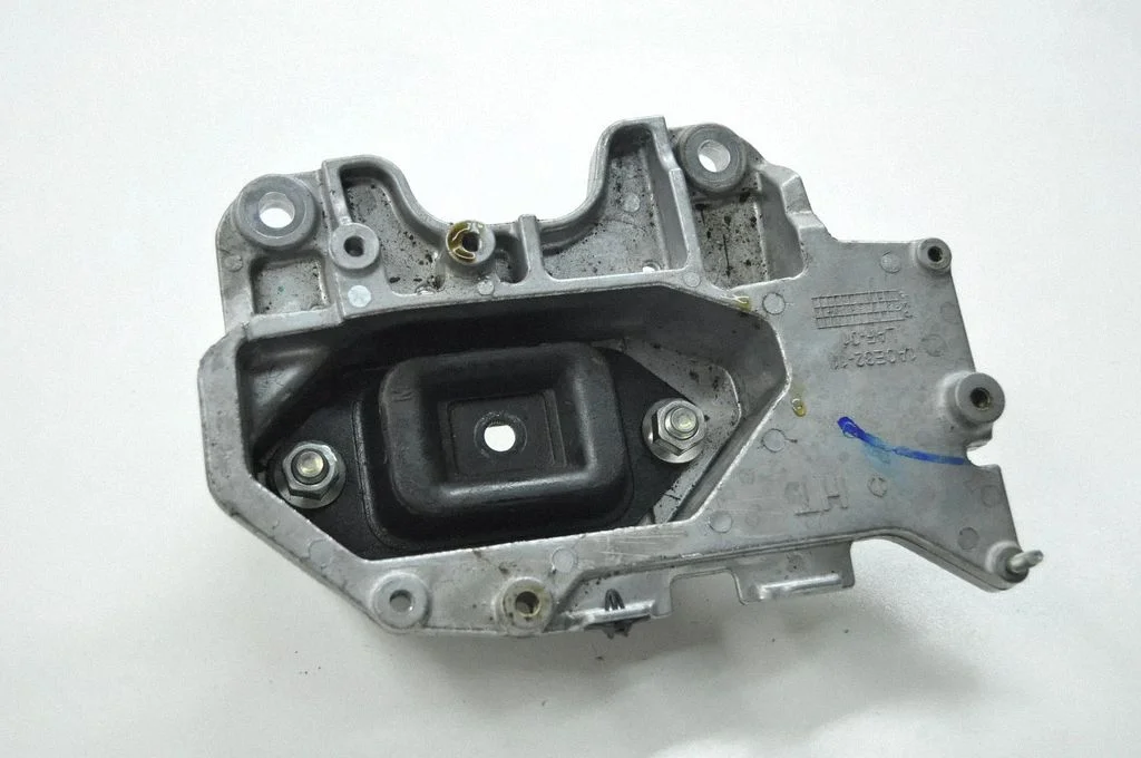 Engine mount bracket – left