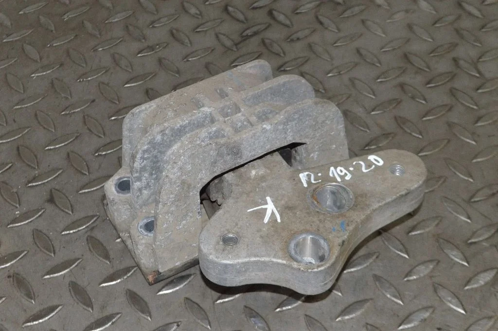 Dzinēja spilvens BK217M124AD