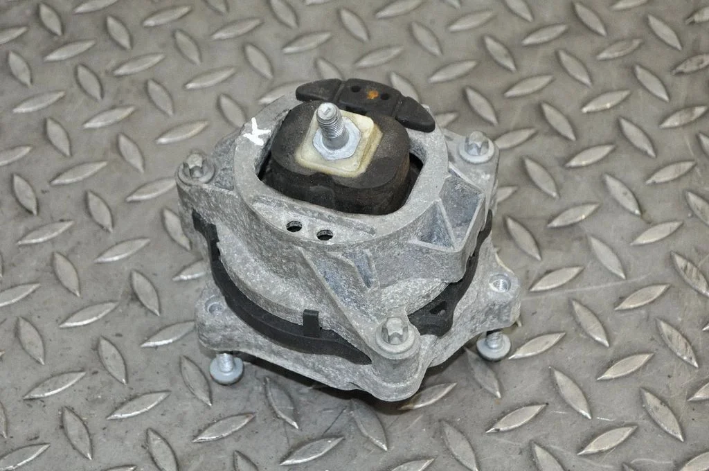 Engine mount bracket – BMW 3 Series F30 F35 F31 (2012-2018)