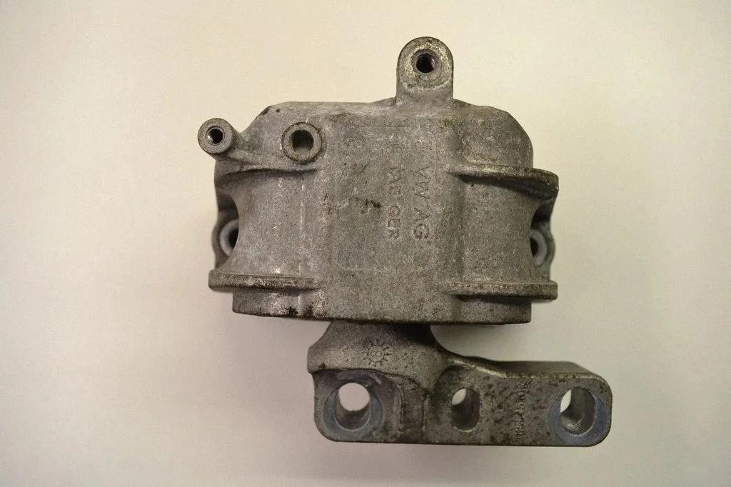Dzinēja spilvens 1K0199262