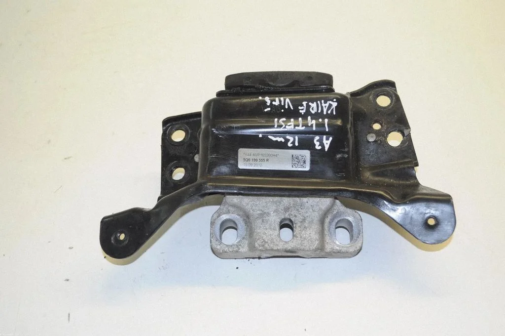 Engine mount bracket – Audi A3 S3 8P (2003-2012)