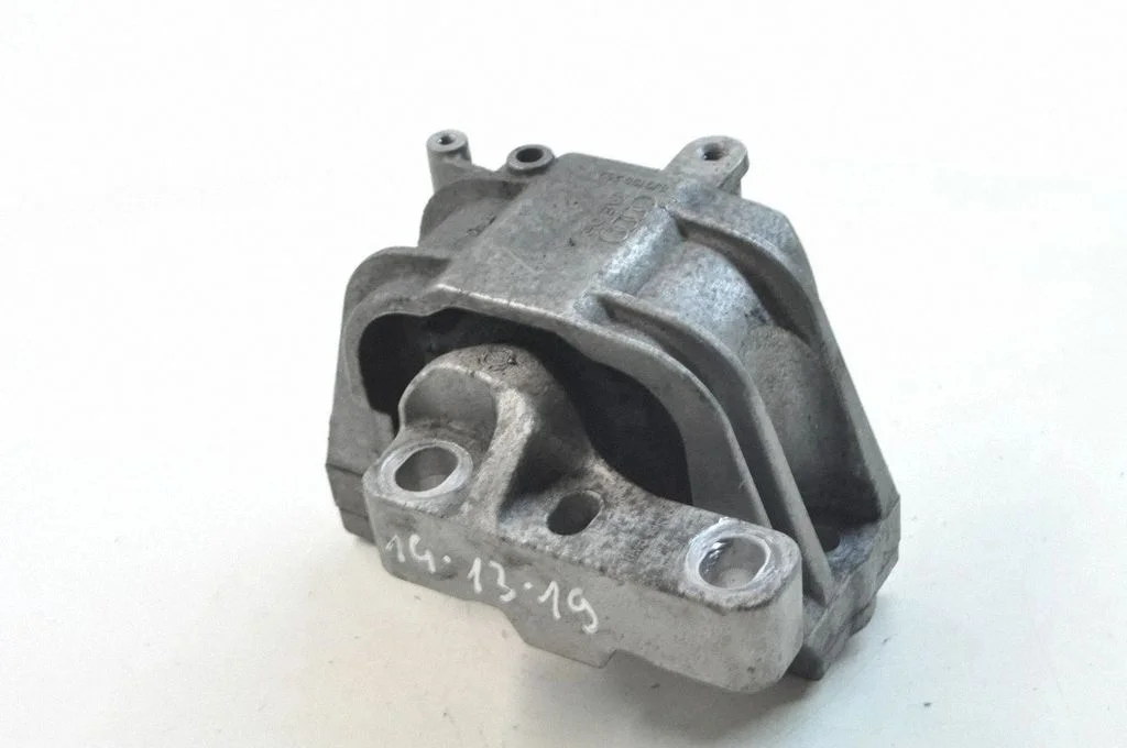 Dzinēja spilvens 8J0199262