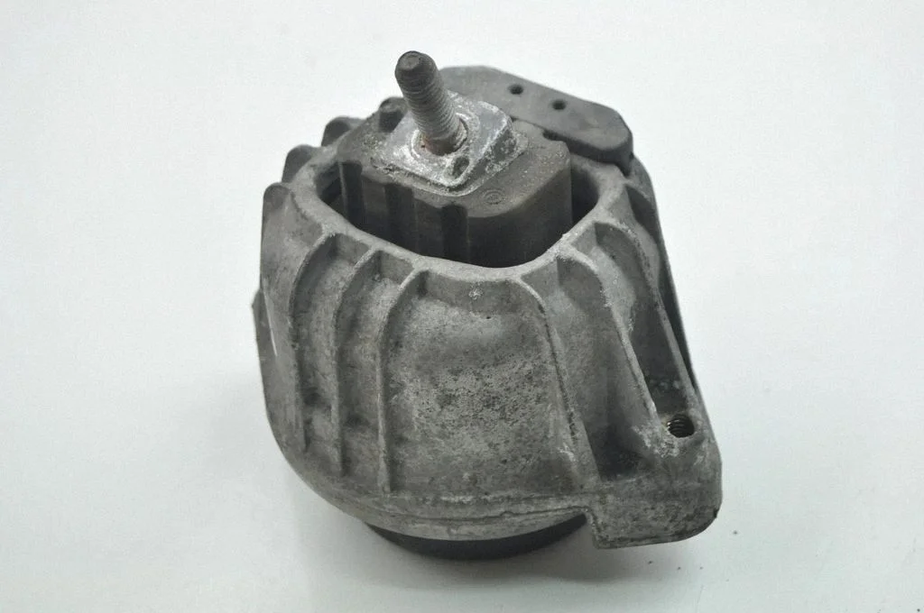 Engine mount bracket – right