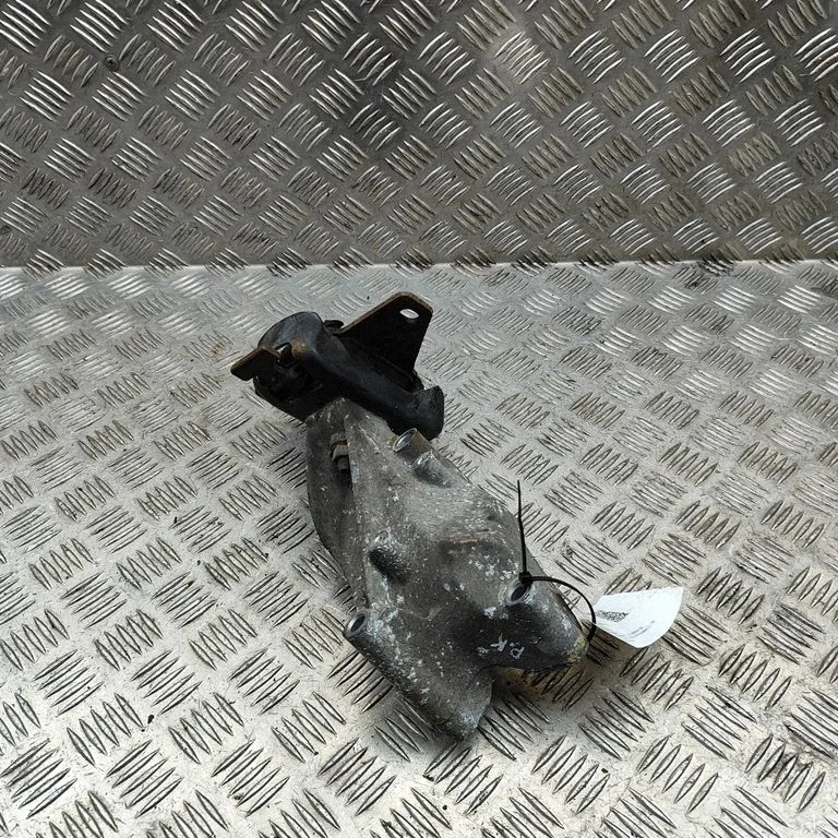 Engine mounting bracket – Volkswagen Amarok (2010-2020)