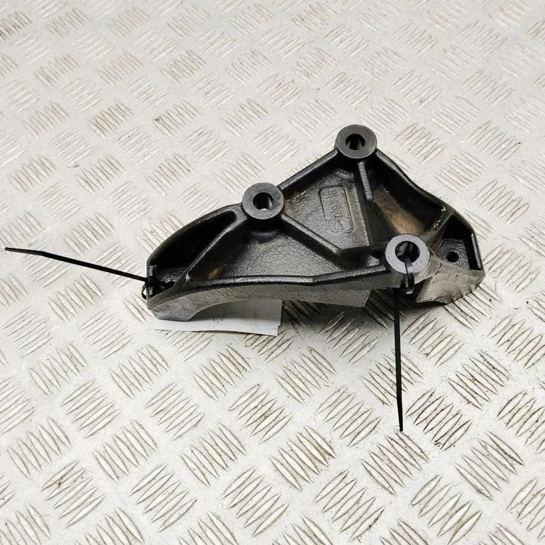 Mootori kinnituskronstein GK215K291BA