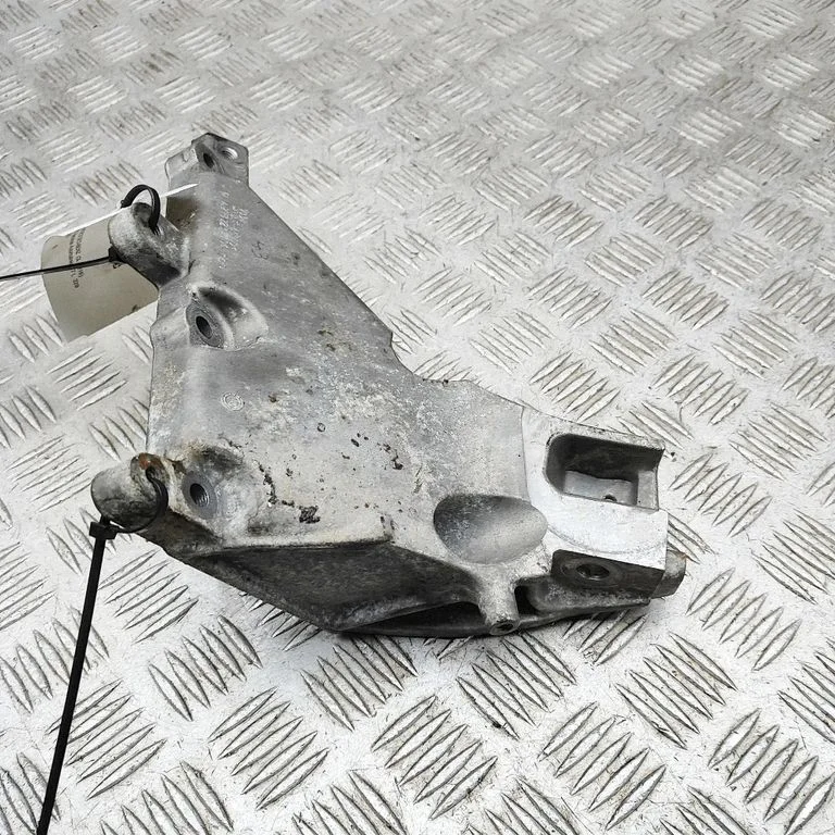 Engine mounting bracket A2782234304