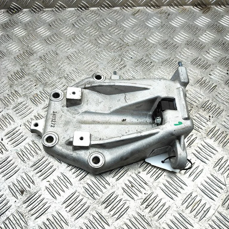 Mootori kinnituskronstein 4521118SV0 – KIA EV3 (2024-)