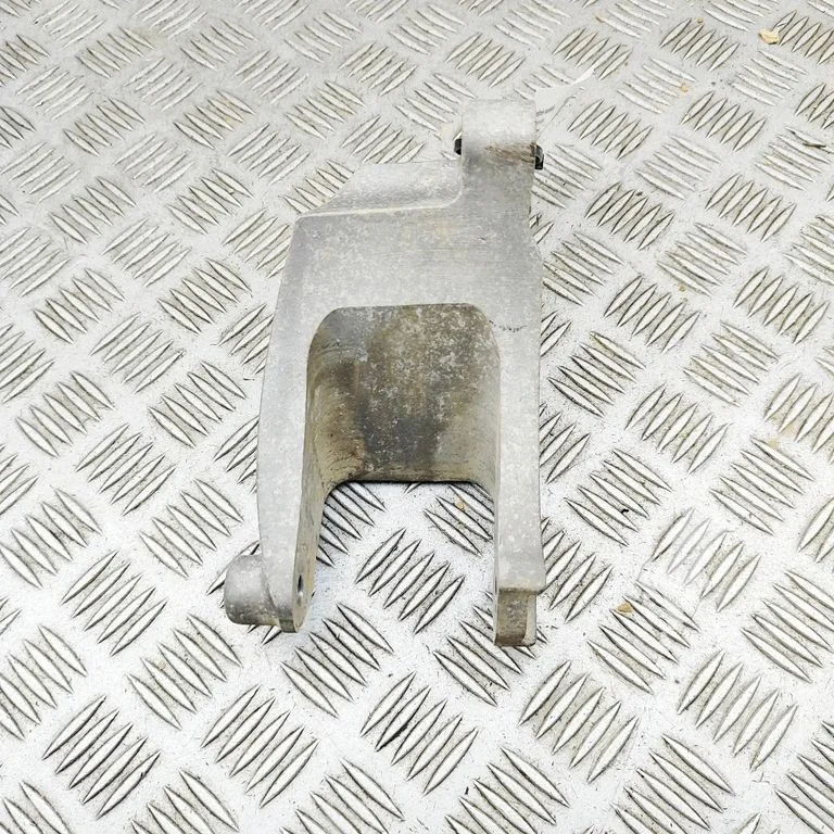 Engine mounting bracket TA301001400A