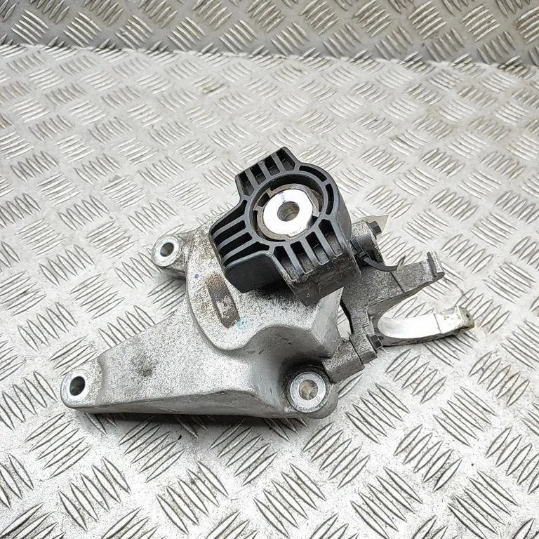 Engine mounting bracket 32380056