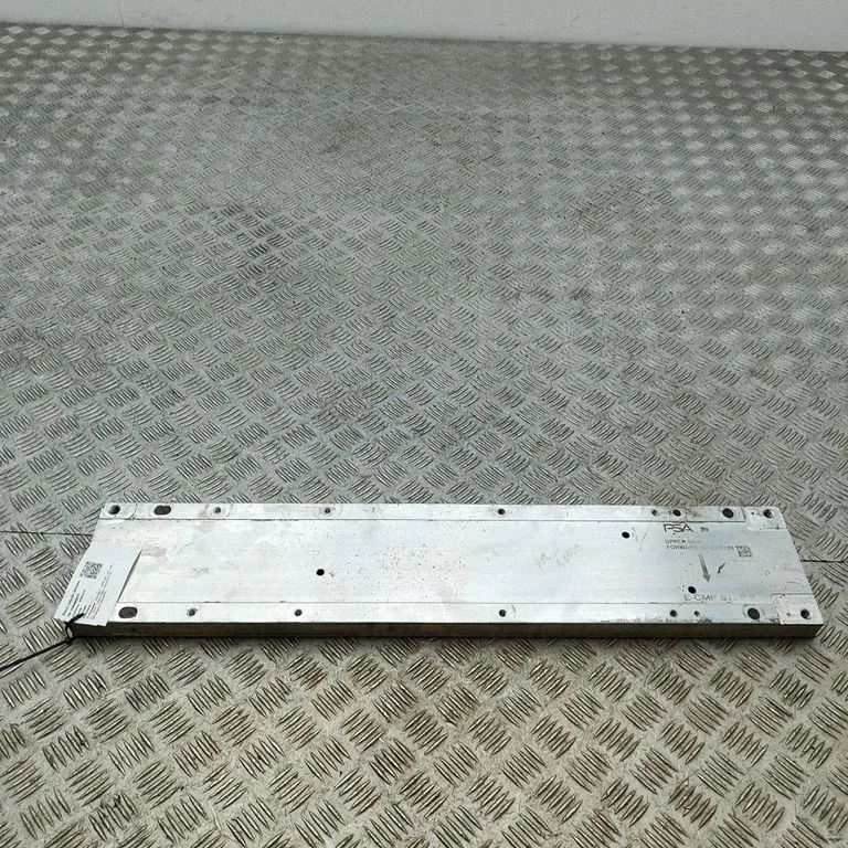 Dzinēja stiprinājuma kronšteins 9846013680