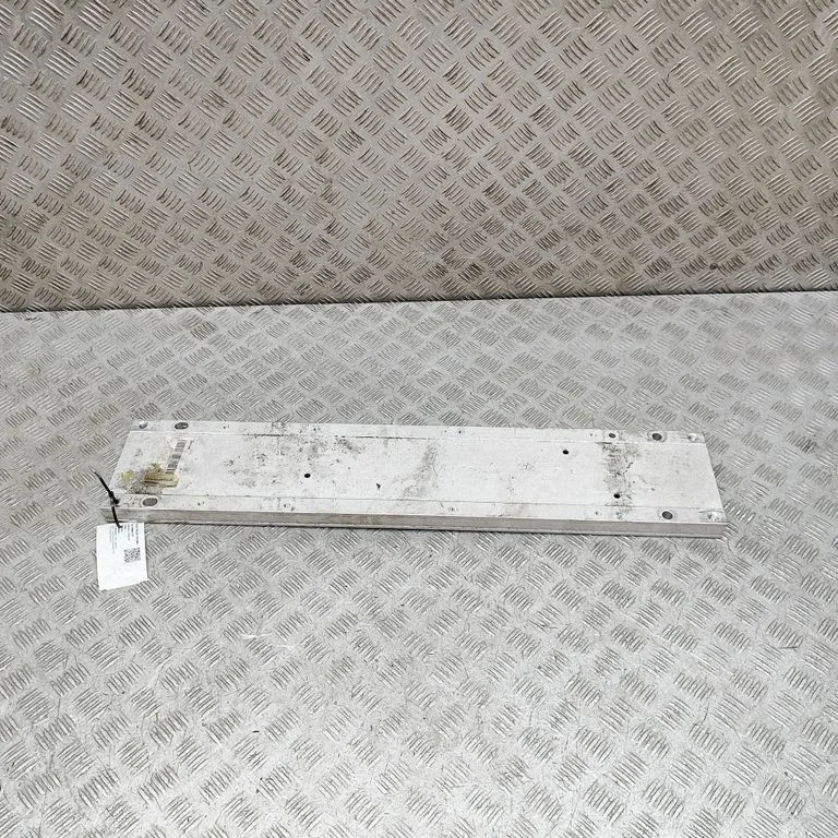 Dzinēja stiprinājuma kronšteins 9850037080