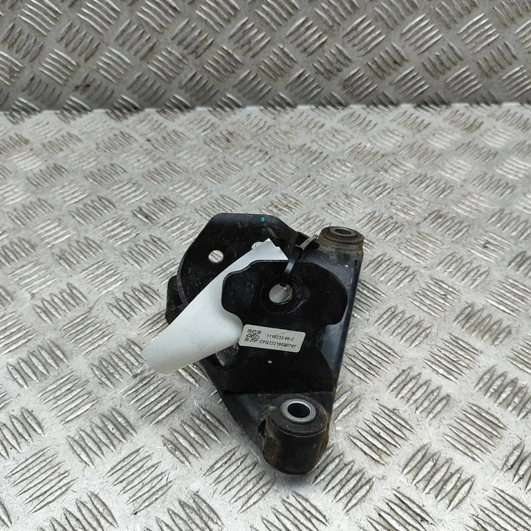 Engine mounting bracket 111023200C