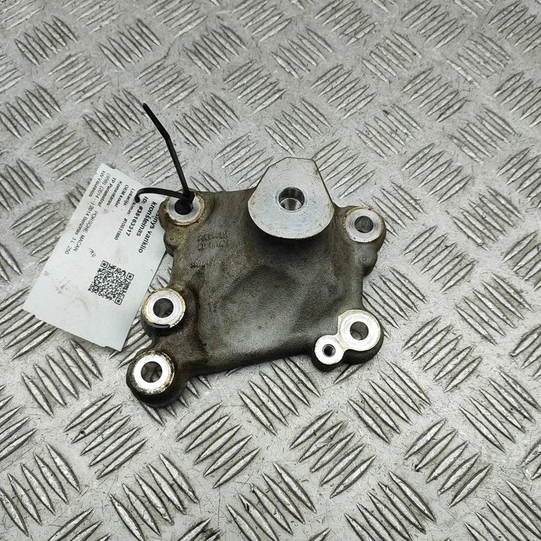 Engine mounting bracket – Porsche Macan (95B) (2014-2018)