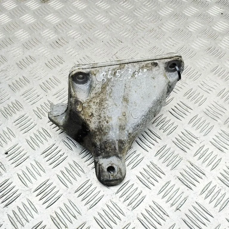 Engine mounting bracket – BMW 2 Series F22 F23 (2013-2017)