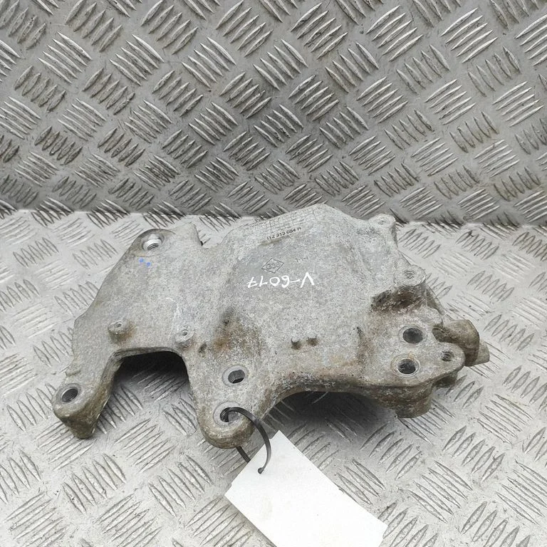 Engine mounting bracket 112313054R