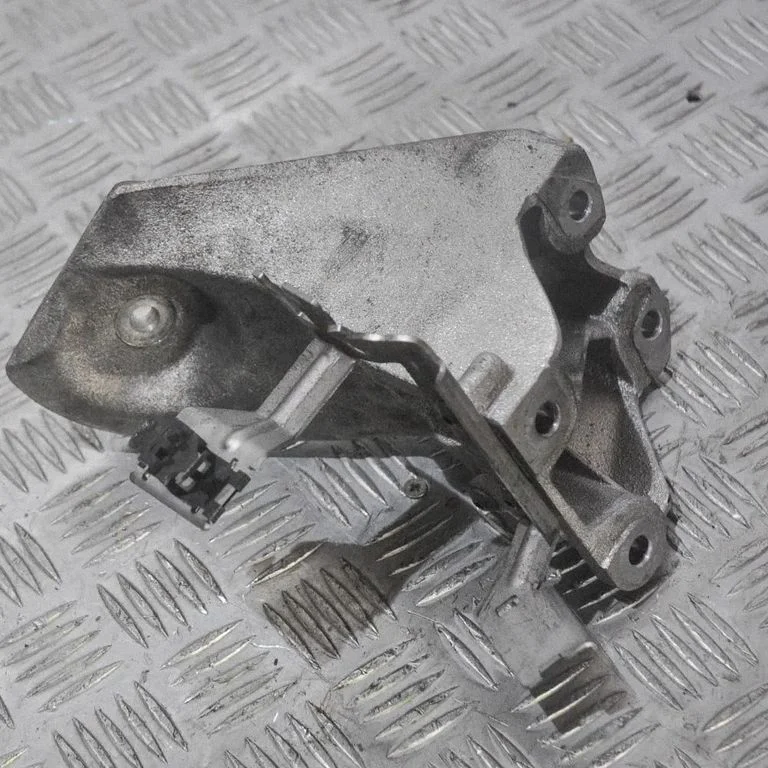 Engine mounting bracket – Bentley Continental (2003-2017)