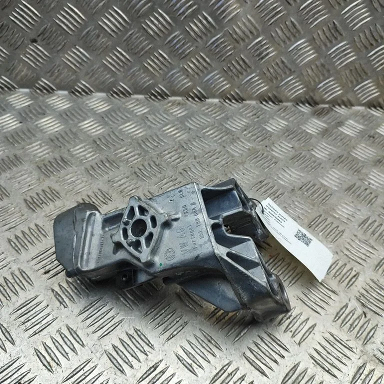Dzinēja stiprinājuma kronšteins 85E199604