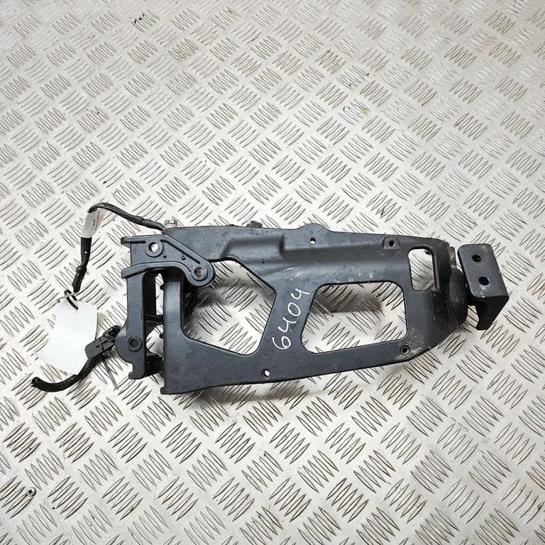 Engine mounting bracket EKEQ8103212