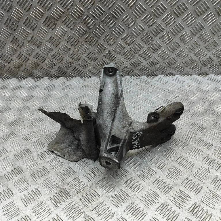 Engine mounting bracket – Audi A6 S6 C7 4G (2011-2018)