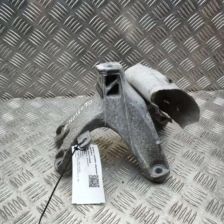 Engine mounting bracket – Audi A4 Allroad B8 (2008-2016)
