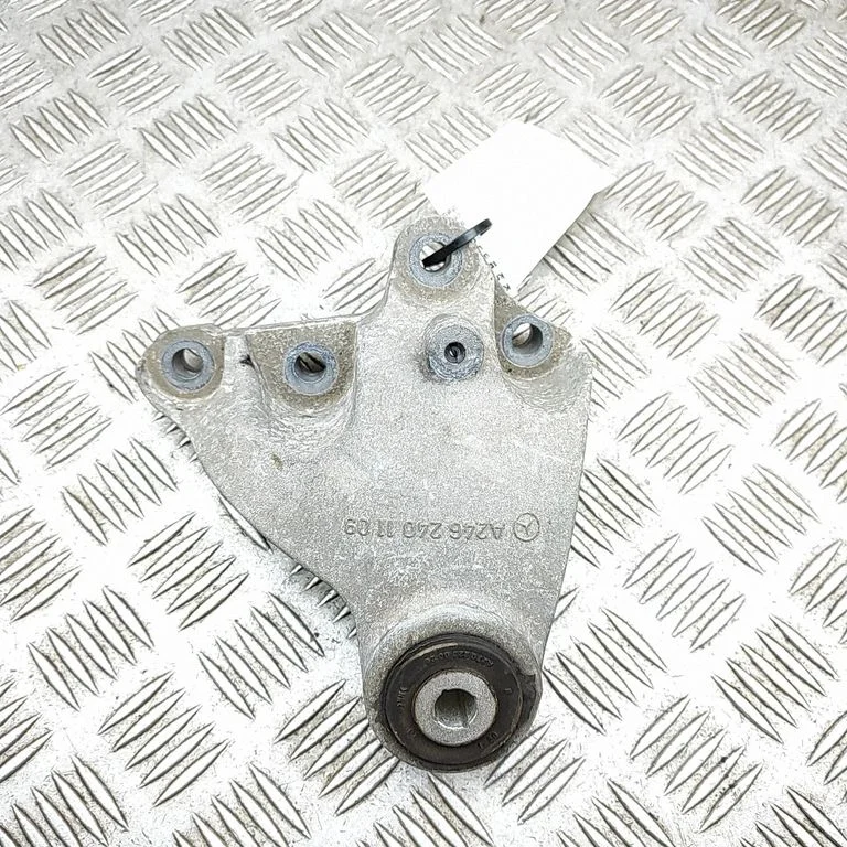 Dzinēja stiprinājuma kronšteins A2462401109