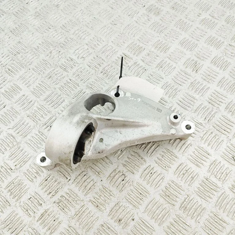 Engine mounting bracket – Tesla Model Y (2020-)