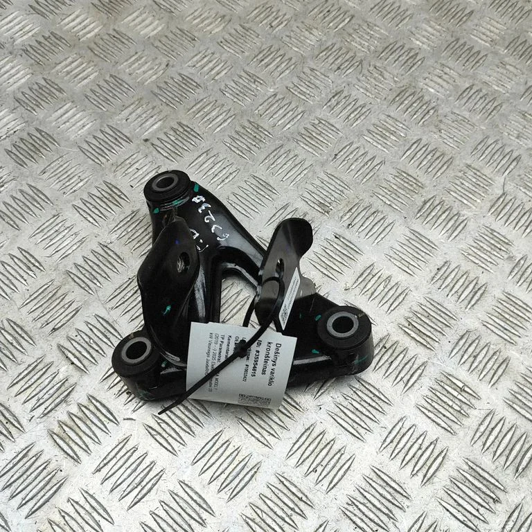 Engine mounting bracket 111023200C