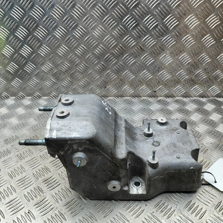 Engine mounting bracket – KIA Niro (2022-)