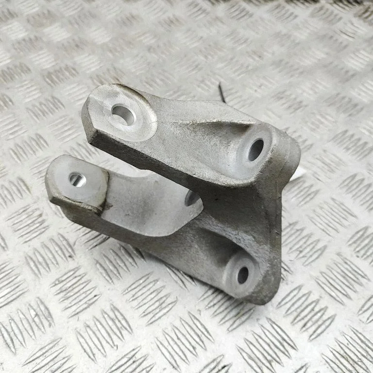 Engine mounting bracket 113325MP0A