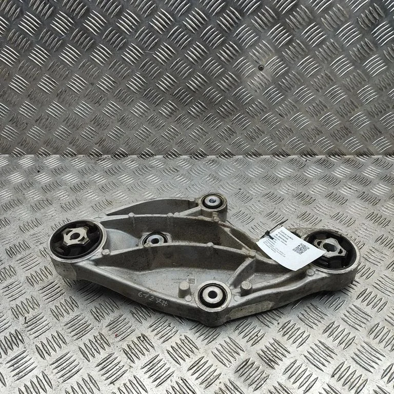 Mootori kinnituskronstein 113584500C