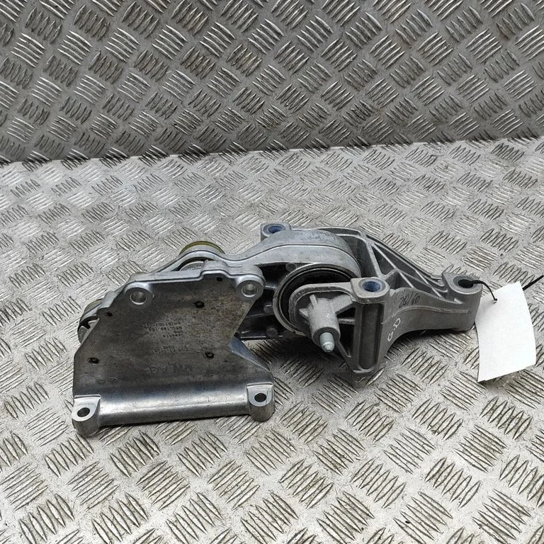 Engine mounting bracket 95C199186