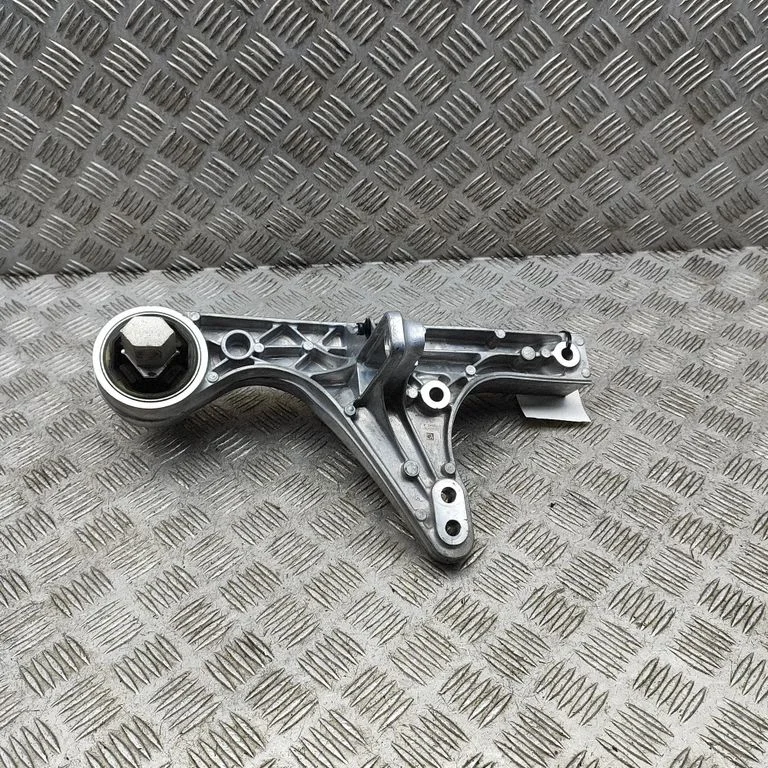 Engine mounting bracket 95C199200