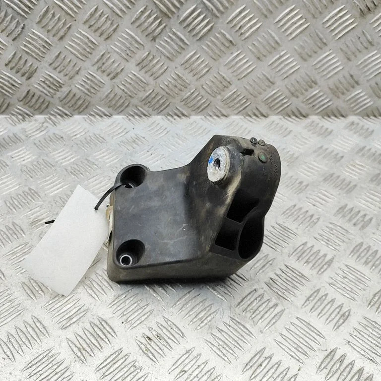 Dzinēja stiprinājuma kronšteins – Mercedes-Benz E klase W213 (2016-)