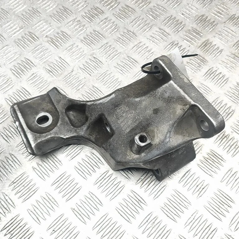 Engine mounting bracket – Land Rover Discovery 3 - LR3 (2005-2009)