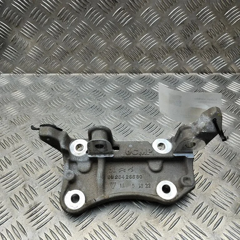 Engine mounting bracket 9826426680