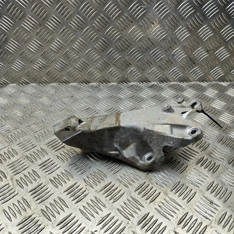 Engine mounting bracket 9J1199208C