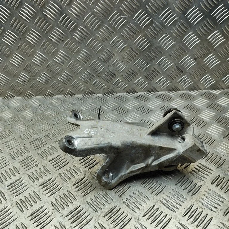 Engine mounting bracket 9J1399514B