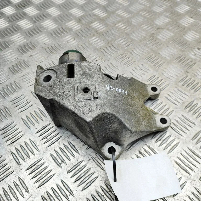 Mootori kinnituskronstein 6876207