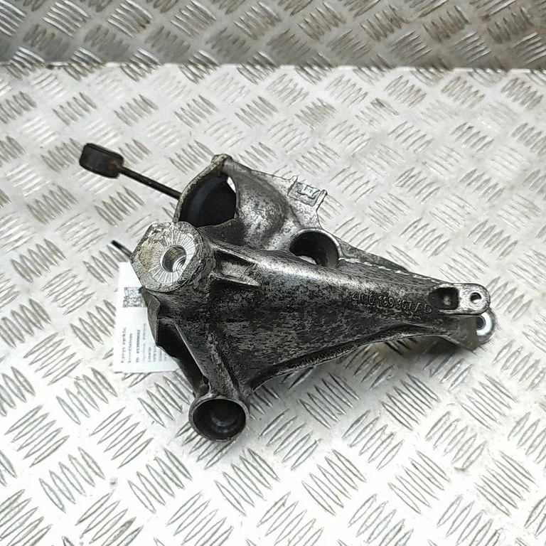 Engine mounting bracket 4M0199869AN
