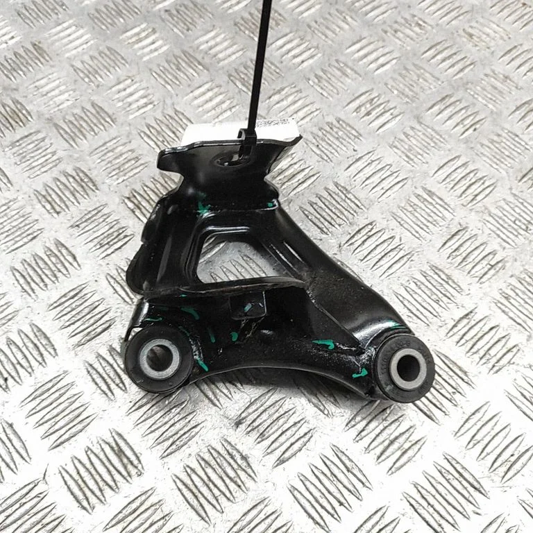 Wspornik silnika 111023300C