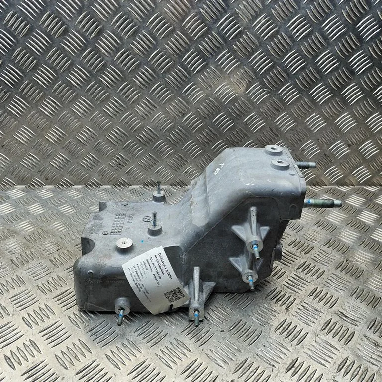 Engine mounting bracket 365940EDA0