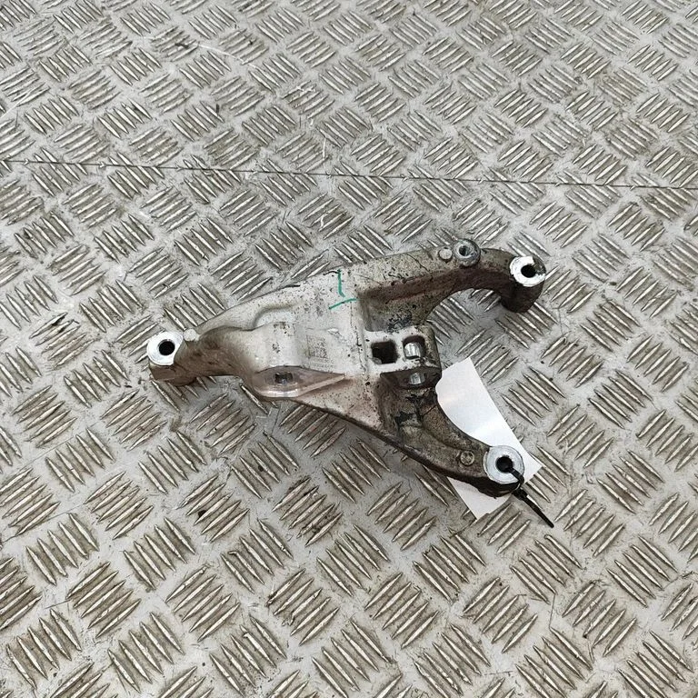 Engine mounting bracket 113468400C