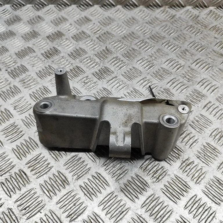 Dzinēja stiprinājuma kronšteins 31686307