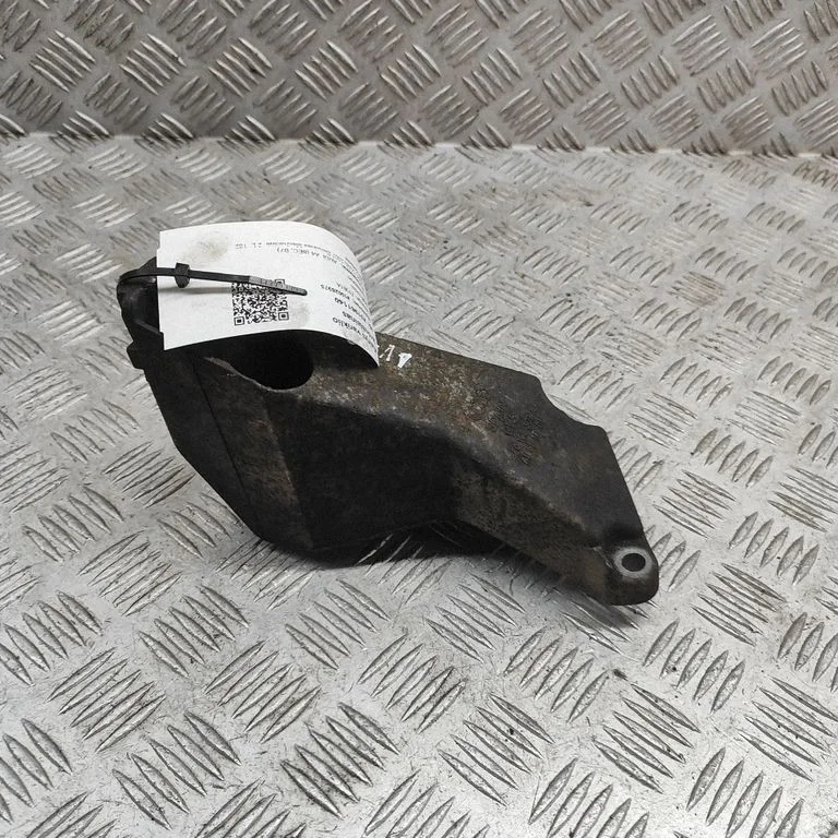 Engine mounting bracket – Audi A4 S4 B7 8E 8H (2005-2008)