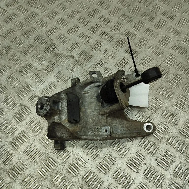 Engine mounting bracket 4M0199308AD